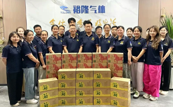 炎炎暑熱送清涼 濃濃關(guān)懷沁人心-裕隆氣體各公司組織開(kāi)展“暑熱送清涼”慰問(wèn)活動(dòng)