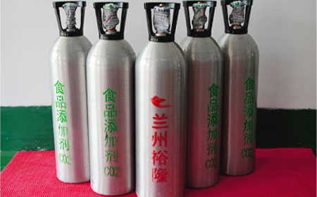 從碳酸飲料到冷鏈保鮮:食品級(jí)二氧化碳的應(yīng)用與質(zhì)量管控要點(diǎn) 從碳酸飲料到冷鏈保鮮:食品級(jí)二氧化碳的應(yīng)用與質(zhì)量管控要點(diǎn)